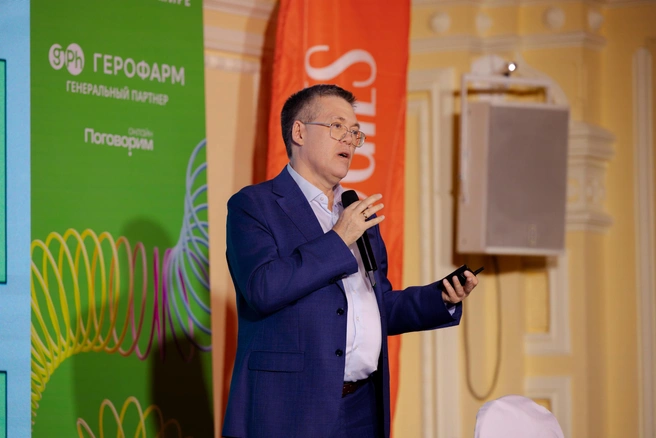 Доктор биологических наук, профессор кафедры физиологии человека и животных биологического факультета МГУ имени М.&nbsp;В.&nbsp;Ломоносова, специалист в области физиологии, нейробиологии и психофармакологии Вячеслав Дубынин | Источник: Psychologies