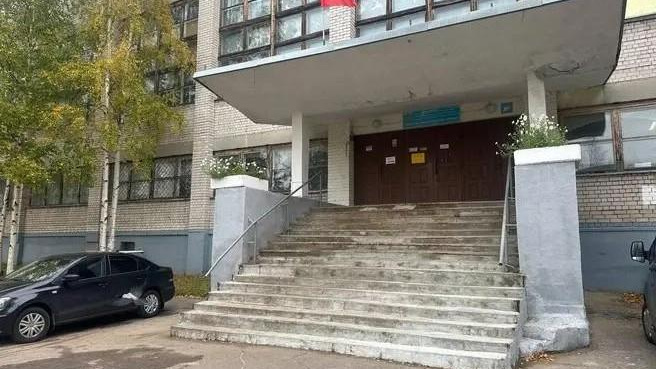 Студента в Архангельске отчислили, и он пришел мстить: парень напал с ножом на людей — всё, что известно