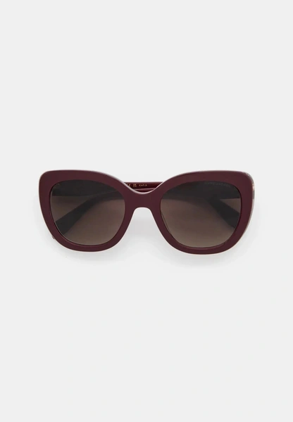 Как стилизовать Black Cherry&nbsp;&mdash; самый модный оттенок сезона