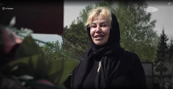 Анжелика плачет на могиле несостоявшегося мужа