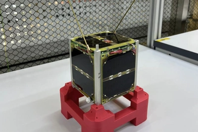 Якутский спутник Чолбон летает над Антарктидой