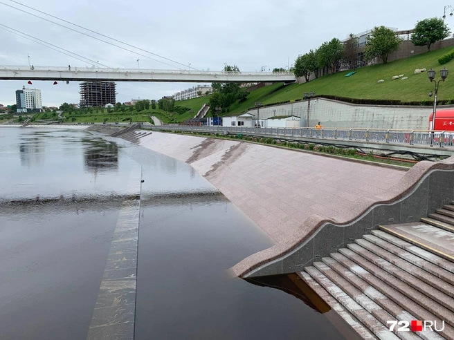 Вода переливается через перегородку | Источник: Никита Кифорук / 72.RU