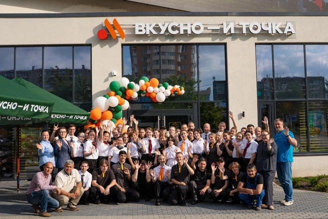 Сегодня большинство продукции «Вкусно&nbsp;— и точка» получает от более 100 отечественных поставщиков, на предприятиях которых компания обеспечивает 100&nbsp;000 рабочих мест | Источник: Юлия Аминева