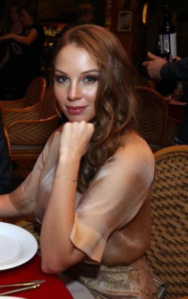 Полина Диброва | www.starhit.ru