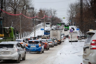 Иркутск парализован снегопадом: пробки и дорогое такси