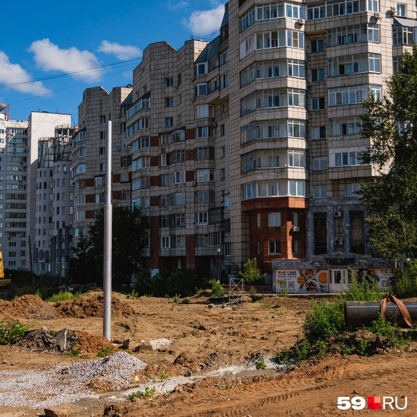 Улицу Карпинского расширят за счет снесенных домов на нечётной стороне | Источник: Тимофей Калмаков / 59.RU