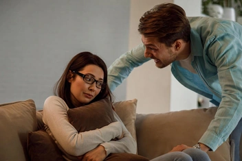 «Муж запрещает мне почти все — даже ходить в аквапарк, так как там надо быть в купальнике»