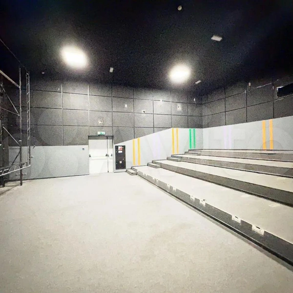 В залах нет сидений | Источник: Avito.ru