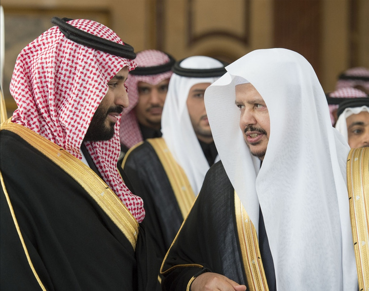 «Заставляла целовать ноги»: саудовскую принцессу судят за издевательства над сантехником