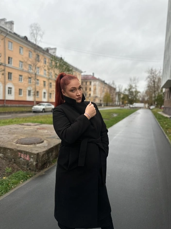 В обычной жизни яркую красотку сложно не заметить | Источник: из личного архива Яны Креневой
