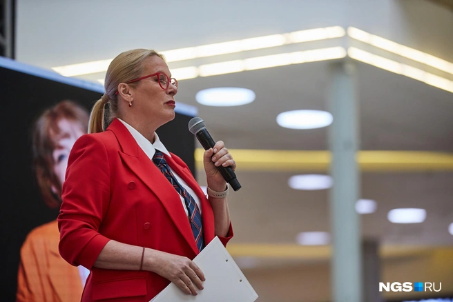 Ранее Анна Терешкова говорила, что давно хотела поучаствовать в акции в качестве диктатора | Источник: Александр Ощепков / NGS.RU