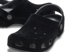 Crocs представляет бархатную версию культовых сабо