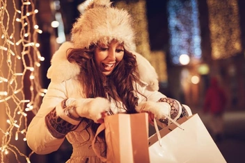 «Отложите в корзину и подышите»: простые техники, которые спасут ваш бюджет в период новогодних распродаж