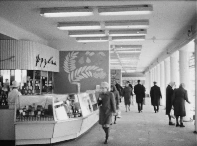 Мысленно переносимся в 1967-й год. В Тюмени открылся новый продуктовый магазин, получивший название «Дары земли» | Источник: Тюмень до нашей эры / Vk.com