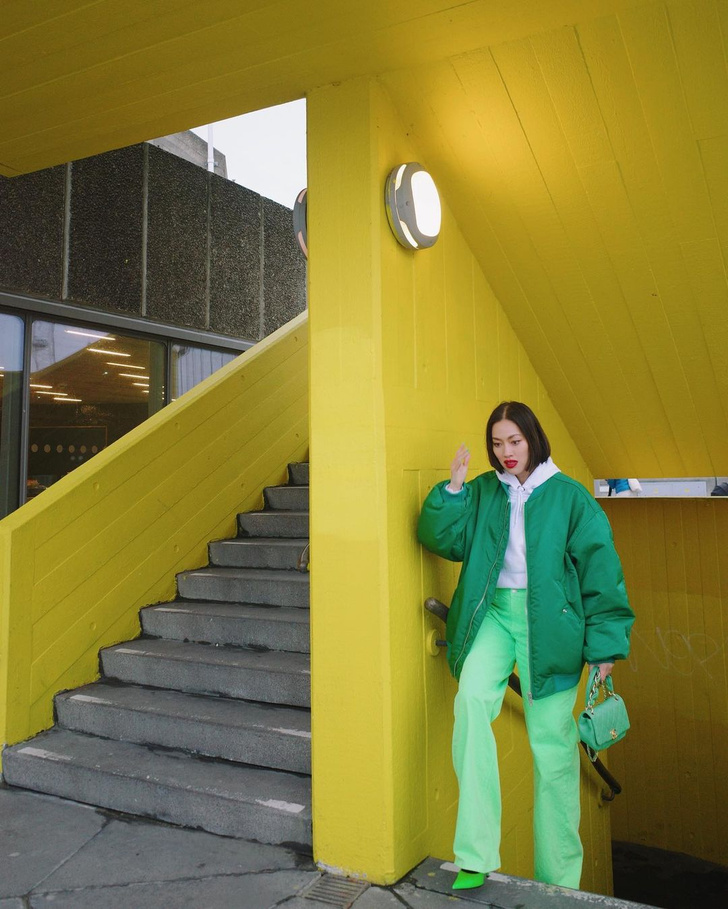 Переходи на зеленый: стилист Тиффани Хсу показывает, как создать комфортный и яркий образ на каждый день