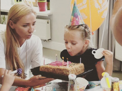 Сказочный торт и выступления фокусников: дочь Пескова и Навки Надя отметила 5-летие в компании детей других звезд