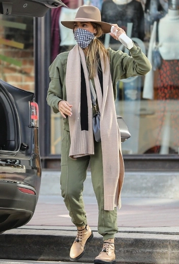 Джессика Альба в Лос-Анджелесе | marieclaire.ru