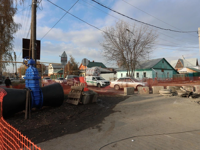 Водопровод ремонтируют на пересечении улиц Панфиловцев и Коммунстроевской. Эти работы не связаны с масштабным отключением воды. | Источник: Фото