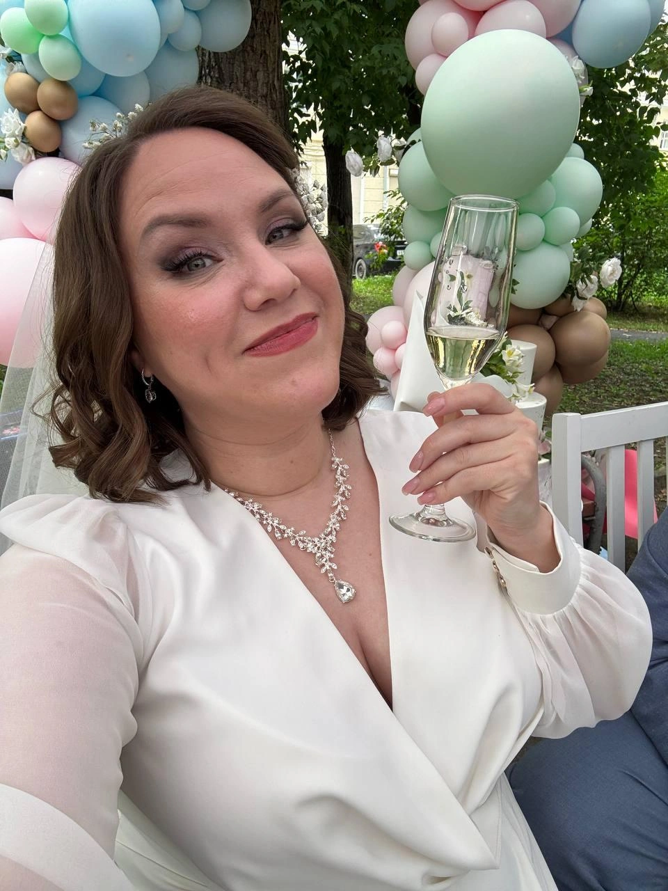 Актрисе очень идет свадебное платье! | Источник: Ксения Корнева / T.me