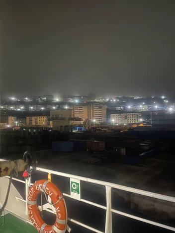 Огни города Холмск, вид из иллюминатора | Источник: Богдана Павлова