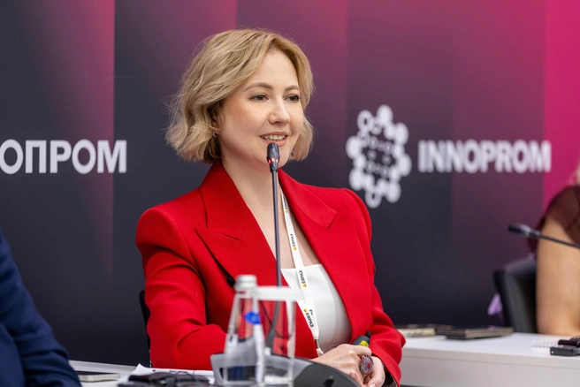 Вице-президент ЕВРАЗа по персоналу Елена Самсонова уверена, что готовить инженерные кадры надо со школьной скамьи | Источник: ЕВРАЗ