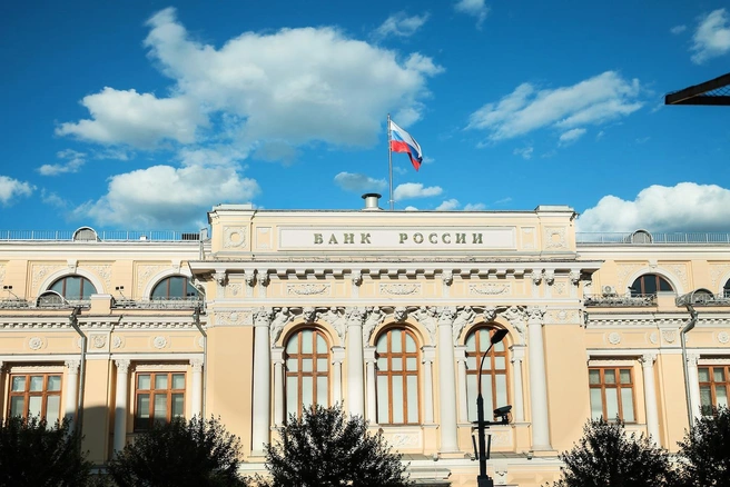 Мировой кризис из-за переоценки вклада ИИ. Что ещё ЦБ включил в альтернативные сценарии развития экономики | Источник: Ольга Зиновская / «Коммерсантъ»