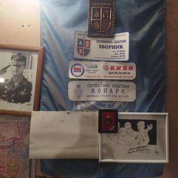В гараже Николая Ивановича&nbsp;— уголок с воспоминаниями | Источник: личный архив Николая Войткова