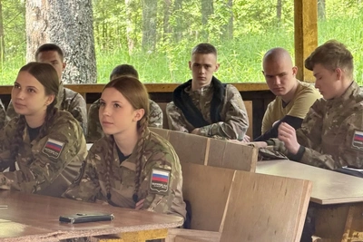 Сергей Ситников поздравил клуб «Стяг» с первым прыжком
