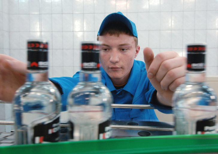 Из чего в России на самом деле делают водку?