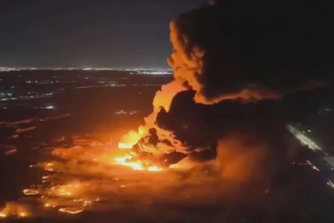 В небо поднялся густой дым | Источник: La Nacion