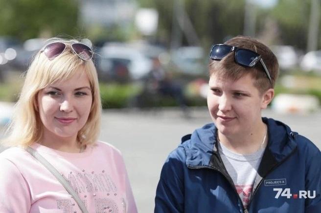 Делит сына с сестрой и мечтает о втором ребенке: как живет сиамский близнец из Челябинска, ставшая мамой