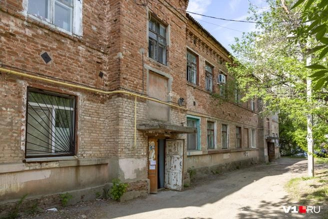 Помимо прочего, поселок интересен как один из первых образцов типовой застройки | Источник: Константин Завриков / V1.RU