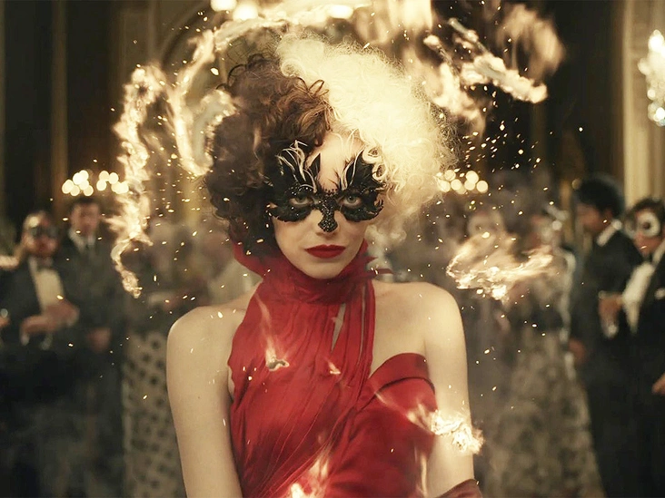 Кадр из фильма «Круэлла»