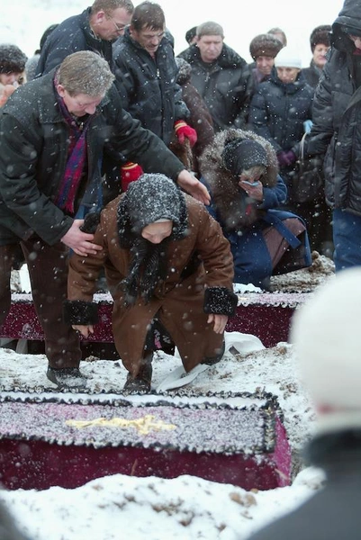 «Хватанул ртом воду, а в ней — крошки бетона». Бассейн «Дельфин», похоронивший под руинами 14 человек