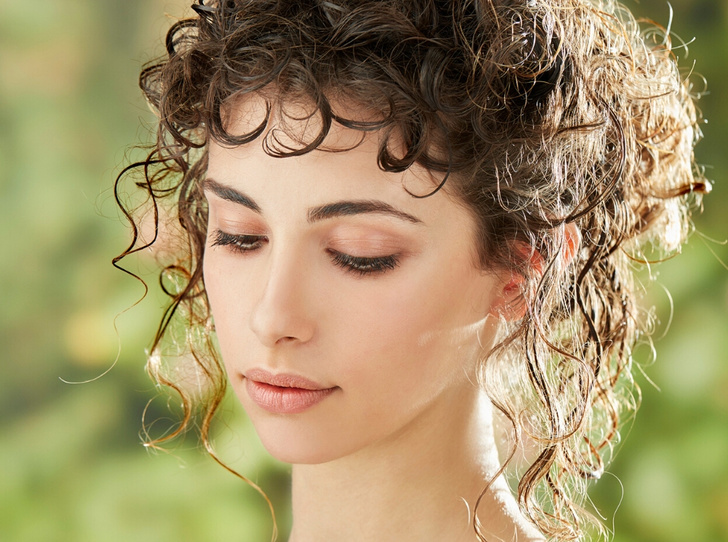 От шампуня до массажа: как ухаживать за кожей головы