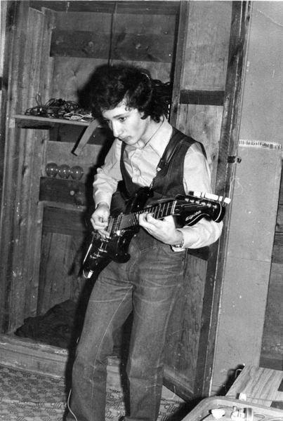 По слухам, название группе придумала Агузарова, решившая, что театральные крики «Браво» отлично ассоциируются с грядущим успехом коллектива