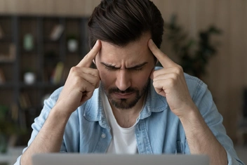 Работа на больничном и еще 5 привычек, из-за которых мы глупеем