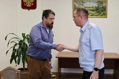 Семья «веселого молочника» не покинет Россию