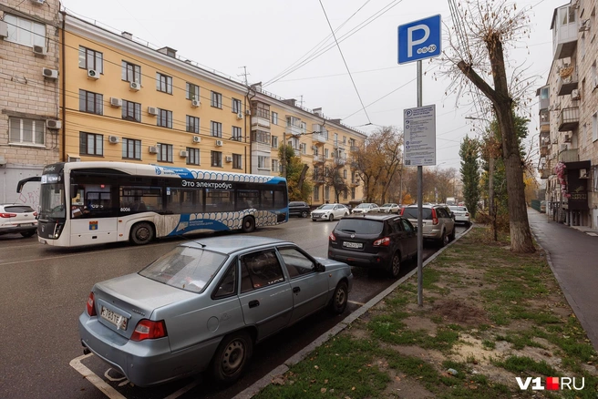 Не исключено, что и здесь штрафовать за парковку будут при помощи камер | Источник: Алексей Волхонский / V1.RU