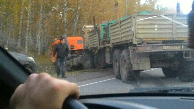 Водитель «Мицубиси» на «встречке» врезалась в КамАЗ