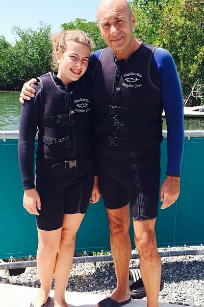 Игорь Крутой с дочкой Сашей обожают местный дельфинарий Dolphin Cove