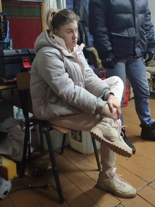 Екатерина Петракова в состав группировки входила вместе со своим молодым человеком Алексеем Сучковым. Уже после задержания пара поженилась, а потом Екатерина договорилась со следствием и дала показания на подельников | Источник: УФСБ России по Новосибирской области