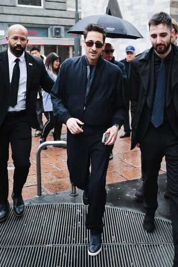 Эдриан Броуди посетил показ в рамках Недели моды | marieclaire.ru