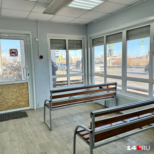 Две скамейки | Источник: Илья Константинов / 14.RU