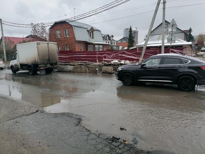 Участок затопило горячей водой | Источник: Корреспондент НГС