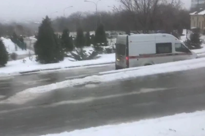 Волгоград: гололед препятствует подъезду скорой к больнице