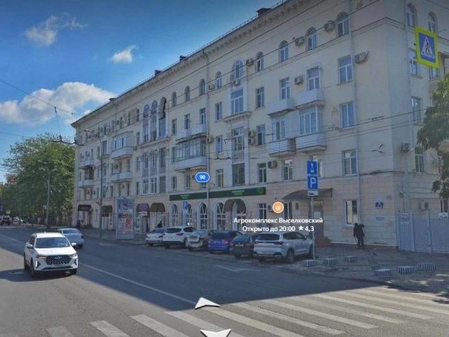 Парковка возле Мира, 90  | Источник: yandex.ru