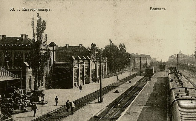 Железнодорожный вокзал, 1911–1912 годы | Источник: почтовая открытка, Северное художественное издательство 