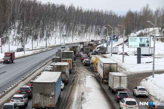 Дороги на подъезде к Нижнему и в самом городе сковали пробки | Источник: Наталья Бурухина / NN.RU