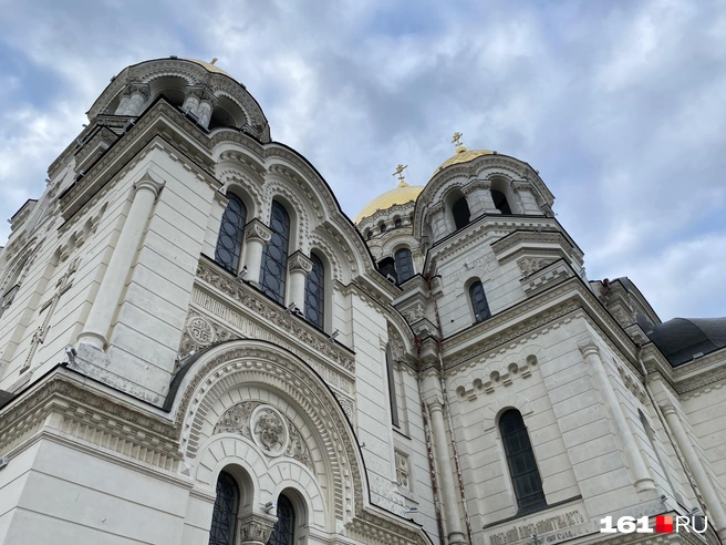 Вознесенский войсковой собор&nbsp;— «второе солнце Дона»&nbsp;— в вечерней подсветке выглядит особенно величественно | Источник: читатель 161.RU